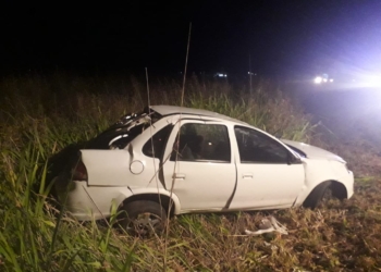 Un auto con dos hombres a bordo volcó en Ruta 65