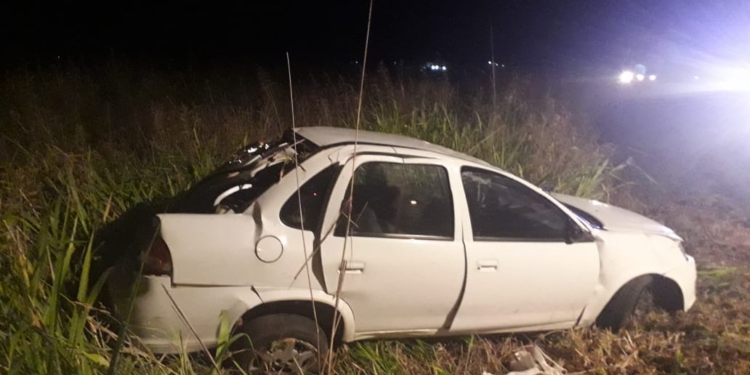 Un auto con dos hombres a bordo volcó en Ruta 65