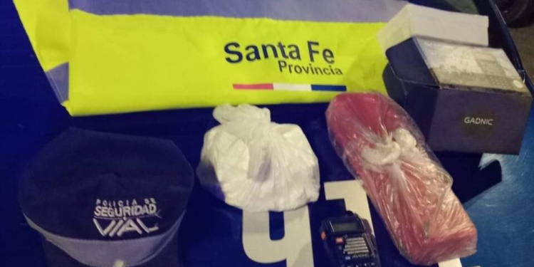 Detuvieron a un hombre sobre autopista con marihuana y cocaína