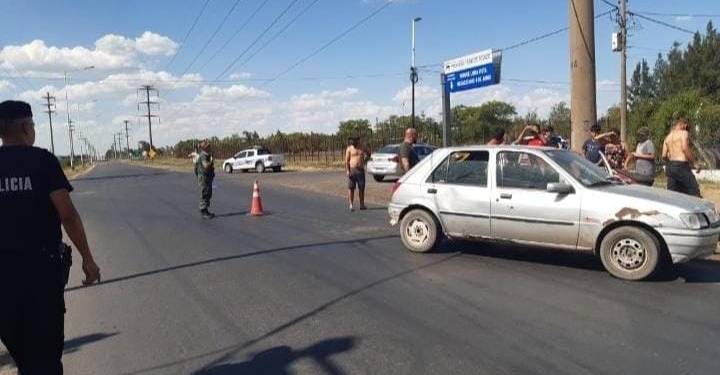 Tragedia en Puerto San Martín: hizo marcha atrás, no vio a su mujer y la mató