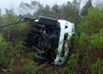 Una mujer de Oliveros despistó y volcó con su camioneta en autopista