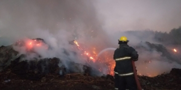 Incendio en una cava de Andino: fue controlado aunque no está extinto