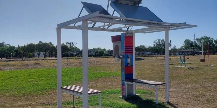 Carrizales ya cuenta con su estación solar reparada 