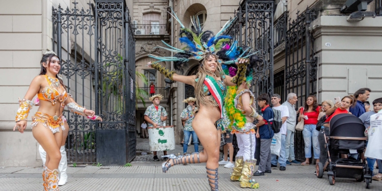 Zoe, la joven pasista timbuense que deslumbra en el carnaval de Tucumán