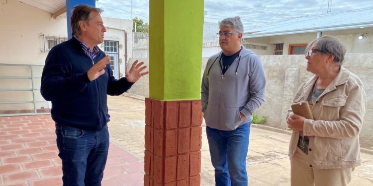 El ministro Capitani recorrió instituciones de Barrancas, Irigoyen y San Fabián