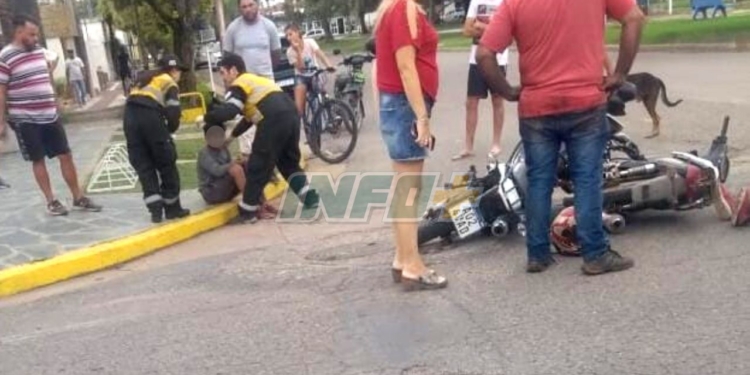 Choque entre motos en San Genaro: dos mayores y un niño heridos