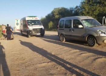Una mujer herida tras ser atropellada por un utilitario en el camino a Puerto Aragón