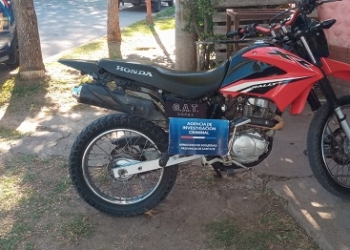 Totoras: amenazaron a un vecino y les secuestraron una réplica de pistola y una moto