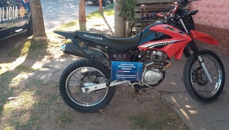 Totoras: amenazaron a un vecino y les secuestraron una réplica de pistola y una moto
