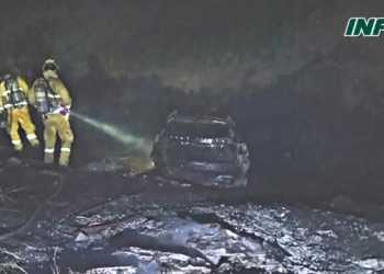 Un auto fue encontrado envuelto en llamas a la vera de autopista