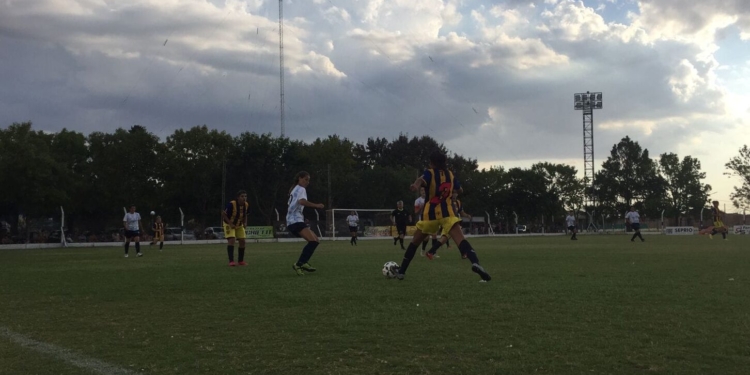 Histórico: comenzó la primera edición de la Liga Totorense de fútbol femenino