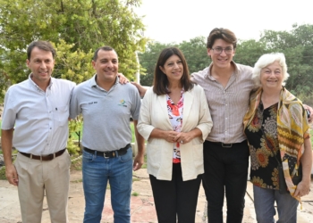 Clara García visitó Serodino: «A Perotti le quedó grande la Provincia, falló en todo»