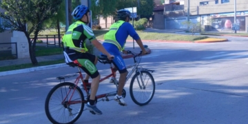 Maciel recibirá a ciclistas ciegos que van camino al Obelisco