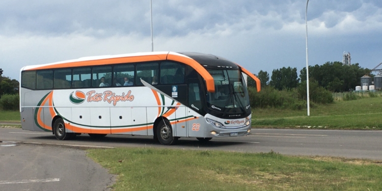 Tomó el colectivo en Oliveros y perdió su billetera: el chofer la encontró y la devolvió