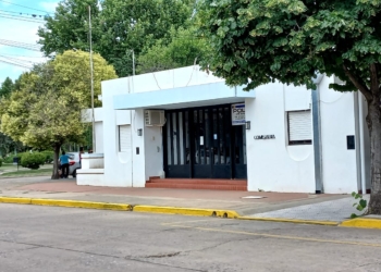 Barrancas: tres ladrones asaltaron a un joven y le robaron el celular