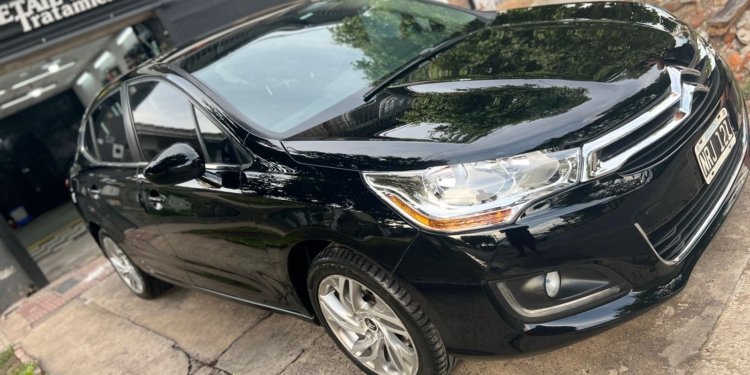 Robaron un auto a plena luz del día en Oliveros: «Salí y no estaba más»