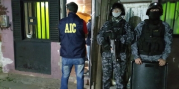 Imputaron a tres presos de Coronda y tres mujeres por extorsiones