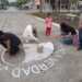 Memoria en Oliveros: volvieron a pintar el pañuelo de las madres en la cortada Mitre