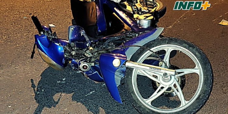 Un joven de Maciel en moto fue embestido por una fumigadora que huyó del lugar