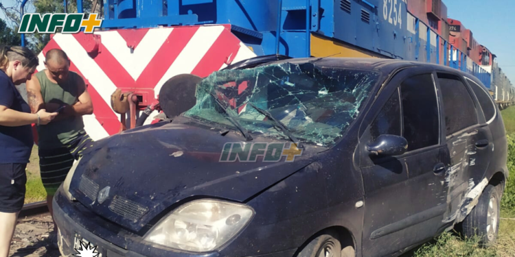 Un auto fue impactado por un tren en Andino: dos mujeres heridas