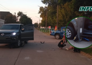 Un joven en moto chocó contra una camioneta en San Genaro: el casco le salvó la vida