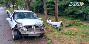 Un auto con dos ocupantes se estrelló contra un árbol en San Genaro