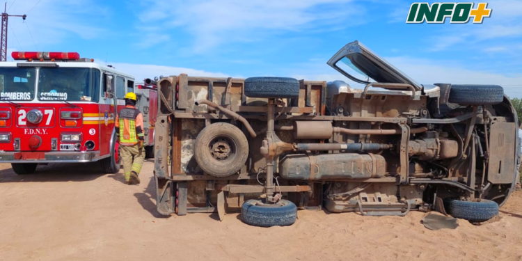 Dos vecinos de Serodino volcaron en Ruta 10: uno debió ser rescatado