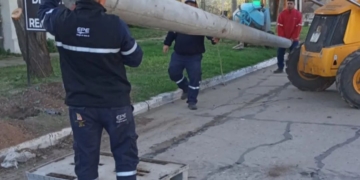 Comenzaron a colocar las torres de abastecimiento eléctrico en Oliveros