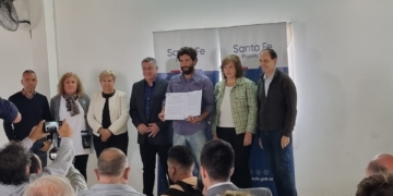 Firmaron un convenio para el ripiado de 22 kilómetros de caminos entre Totoras y Bustinza