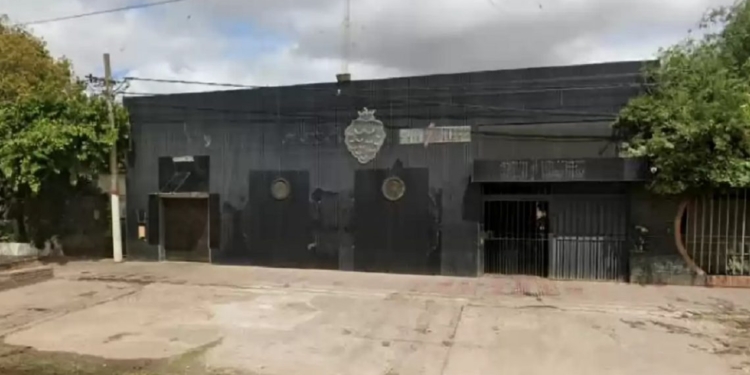 Feroz balacera contra el boliche Mora: dos policías heridos