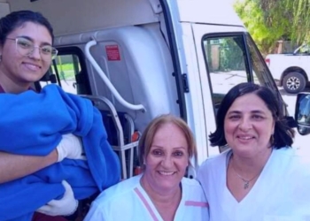Teo iba camino a nacer, “se adelantó” y debieron improvisar un parto en Serodino