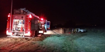 Un joven de Totoras volcó en Ruta 91 al intentar esquivar restos de cubierta de un camión