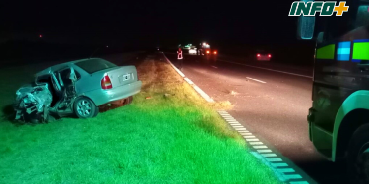 Un joven murió tras un choque entre dos autos sobre autopista en Arocena