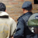 Detuvieron a un joven en el techo de una casa con Cannabis Sativa 