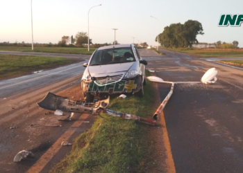 Maciel: un auto chocó y derribó una columna en el cruce de rutas 11 y 95