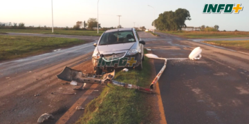 Maciel: un auto chocó y derribó una columna en el cruce de rutas 11 y 95