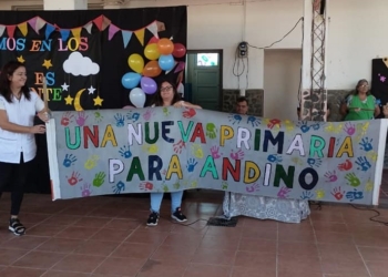 Abrazo solidario por una nueva escuela en Andino: “El expediente no avanza”