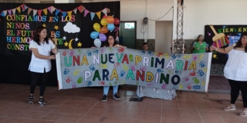 Abrazo solidario por una nueva escuela en Andino: «El expediente no avanza»