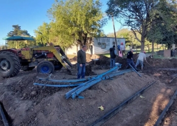 Obras en Carrizales: cordón cuneta, caminos, parque de juegos y techo del SAMCo