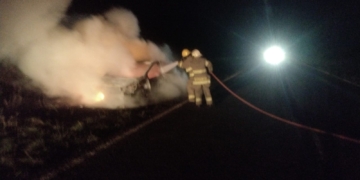 Bomberos de Barrancas sofocaron el incendio en un auto