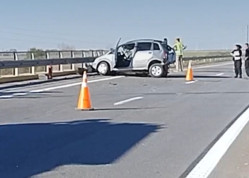 Un joven falleció tras chocar contra un puente de autopista en Cañada de Gómez