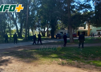 Más de 20 policías realizan rastrillajes en la Colonia de Oliveros por el arma faltante