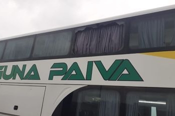 Apedrearon en autopista a un colectivo que trasladaba personal penitenciario