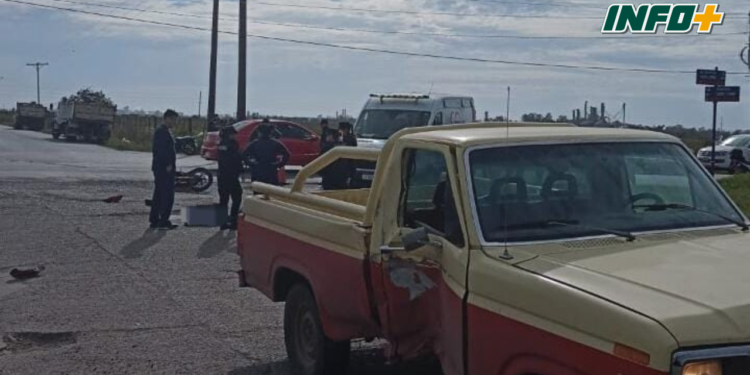 Un joven en moto murió al chocar contra una camioneta en Puerto San Martín
