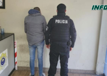 Robó plata a una mujer en un colectivo por autopista y dijo que tiró los billetes por la ventanilla