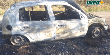 Un auto fue consumido por las llamas entre Timbúes y Aldao