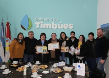 Timbúes agasajó a escritores en su día y anunció una feria del libro