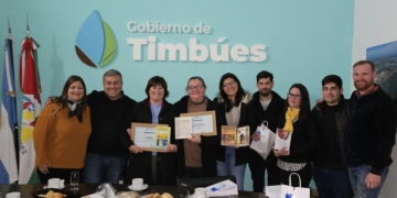 Timbúes agasajó a escritores en su día y anunció una feria del libro