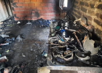 Un incendio consumió todo en una vivienda de Las Rosas y piden ayuda