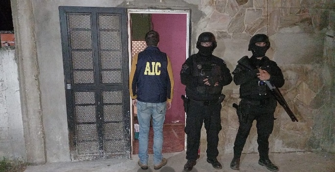 Allanamiento negativo en Gaboto por balaceras a escuelas de Rosario